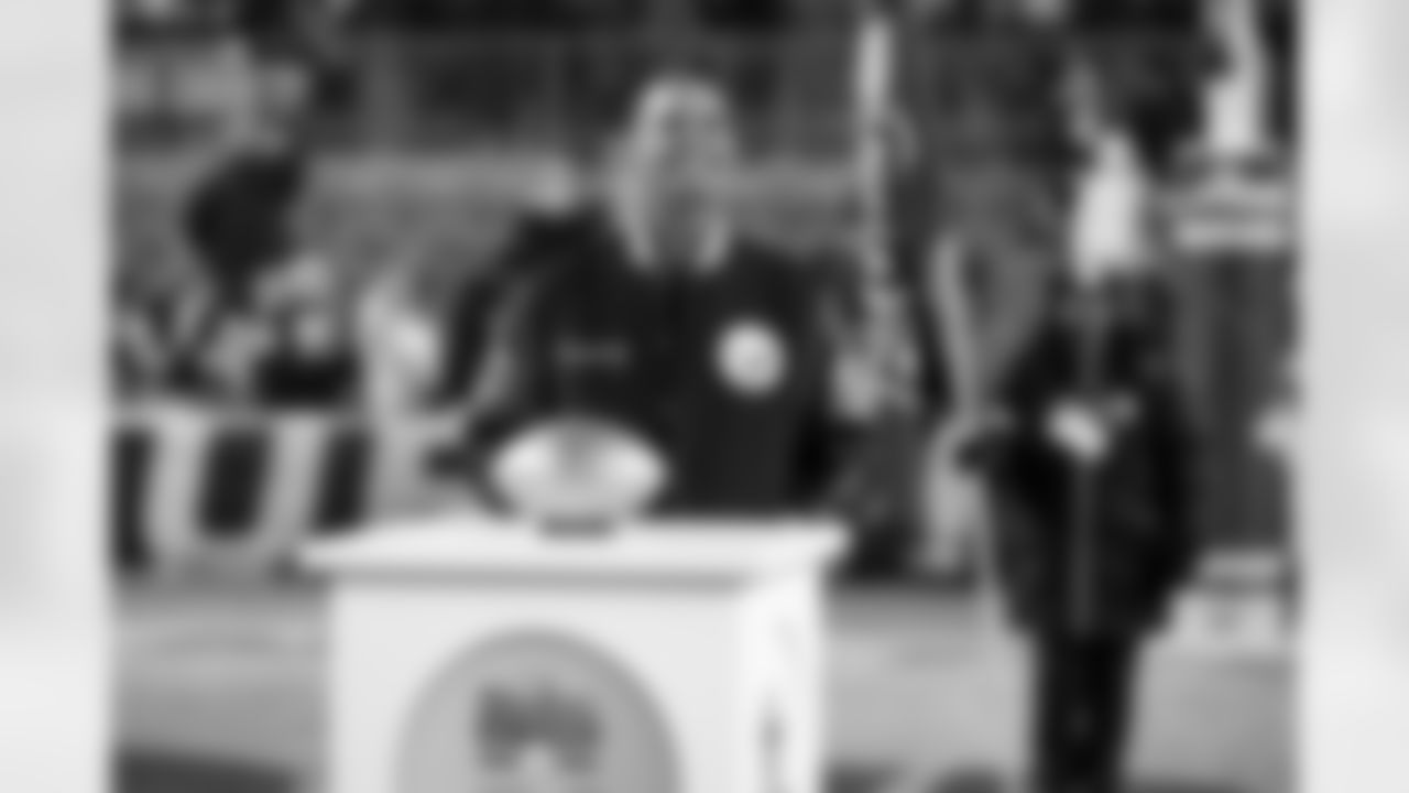 Hall of Honor recognition ceremony during a regular season game between the Pittsburgh Steelers and the Miami Dolphins, Monday, Dec. 15, 2025 in Pittsburgh, PA. The Steelers defeated the Dolphins 28-15. (Alysa Rubin / Pittsburgh Steelers)