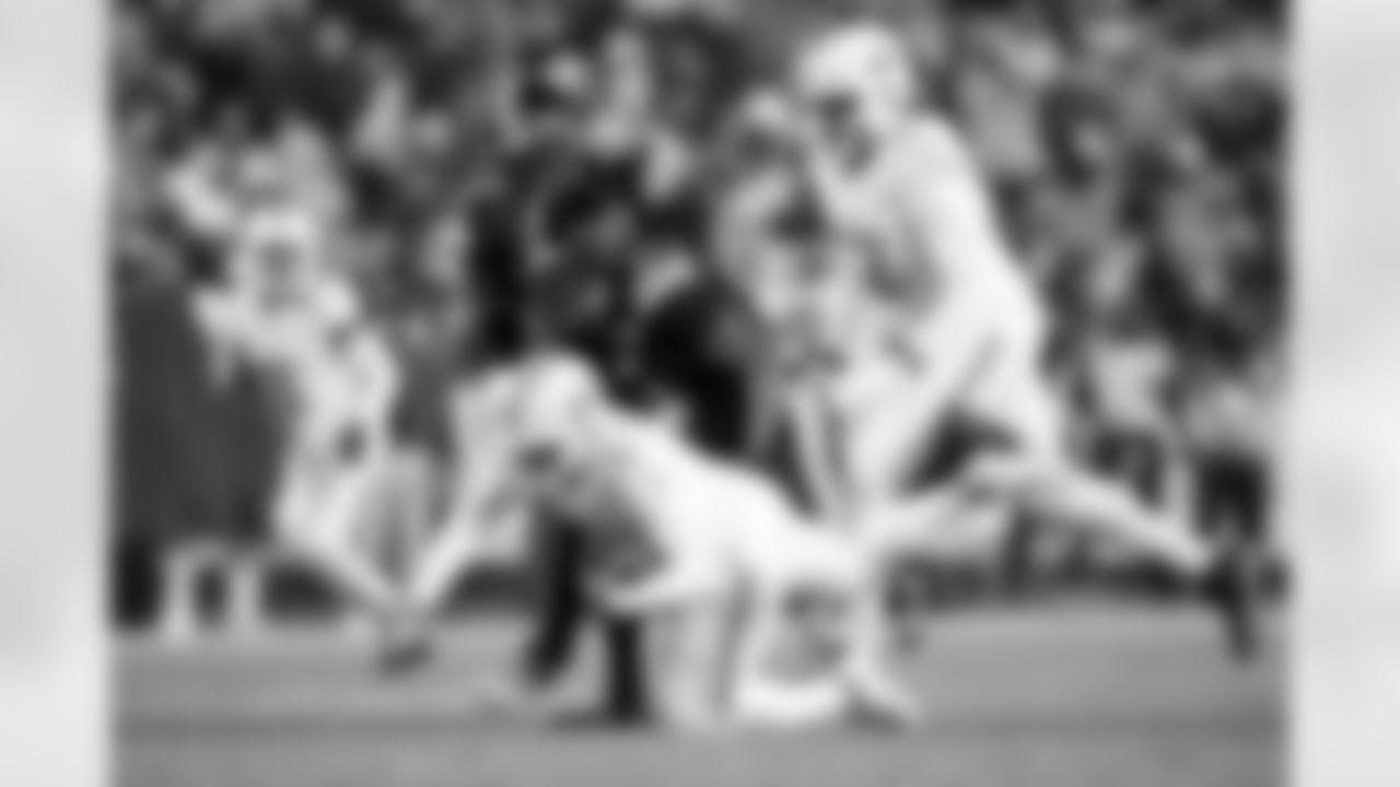 Pittsburgh Steelers cornerback Jalen Ramsey (5) and Pittsburgh Steelers defensive tackle Cameron Heyward (97) during a regular season game between the Pittsburgh Steelers and the Miami Dolphins, Monday, Dec. 15, 2025 in Pittsburgh, PA. The Steelers defeated the Dolphins 28-15. (Karl Roser / Pittsburgh Steelers)