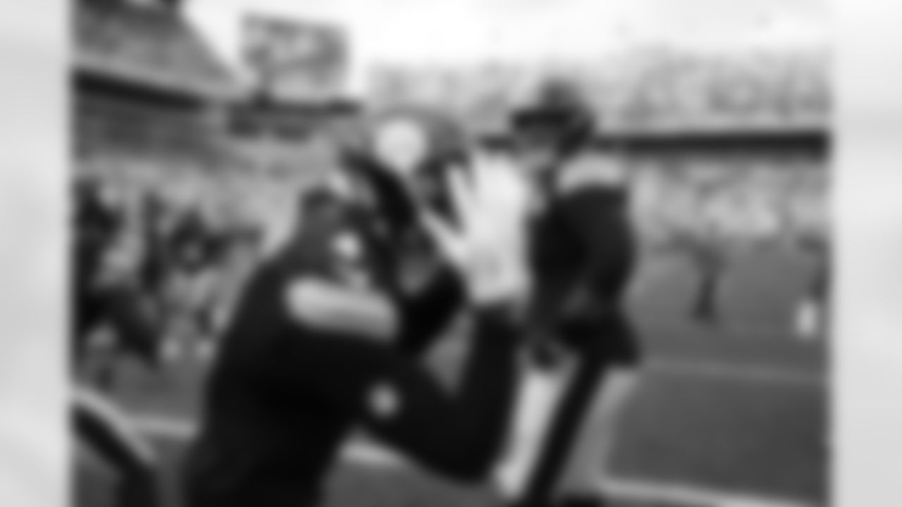 Pittsburgh Steelers wide receiver DK Metcalf (4) and Pittsburgh Steelers offensive lineman Spencer Anderson (74) during a regular season game between the Pittsburgh Steelers and the Cincinnati Bengals, Sunday, Nov. 16, 2025 in Pittsburgh, PA. (Harrison Barden / Pittsburgh Steelers)