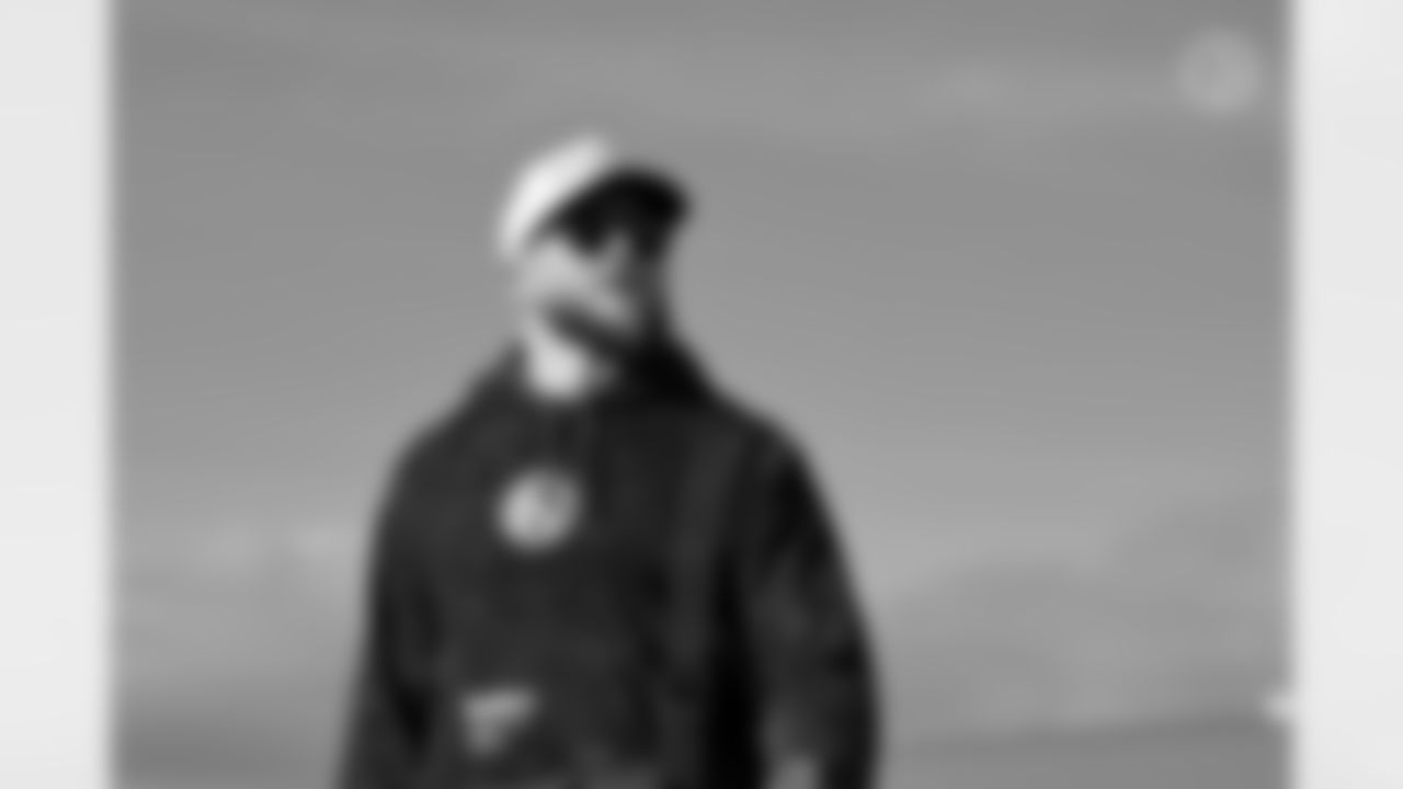 Pittsburgh Steelers linebacker Cole Holcomb (55) travels to Chicago on Saturday, Nov. 22, 2025 for the Week 12 regular season matchup against the Chicago Bears. (Alysa Rubin / Pittsburgh Steelers)