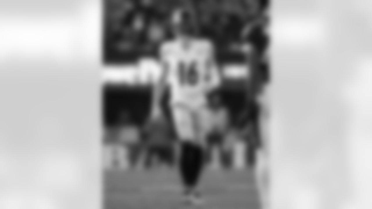 Pittsburgh Steelers wide receiver Adam Thielen (16) during a regular season game between the Pittsburgh Steelers and the Baltimore Ravens, Sunday, Dec. 7, 2025 in Baltimore, MD. The Steelers defeated the Ravens 27-22. (Alysa Rubin / Pittsburgh Steelers)