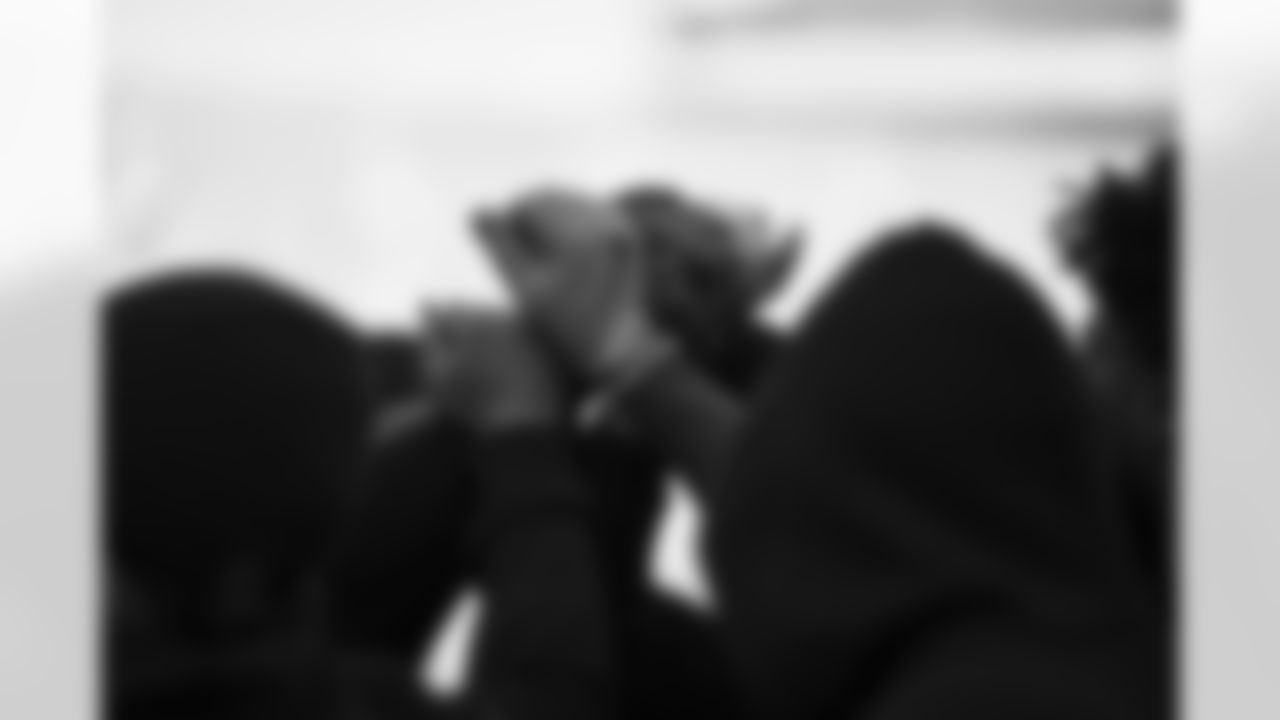 Pregame warm ups during a regular season game between the Pittsburgh Steelers and the Chicago Bears, Sunday, Nov. 23, 2025 in Chicago, IL. (Karl Roser / Pittsburgh Steelers)