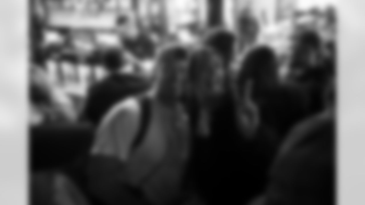 The Steelers host fans at Fitzsimons Temple Bar on Saturday, Sept. 27, 2025 in Dublin, Ireland. (Ben McShane / Pittsburgh Steelers)