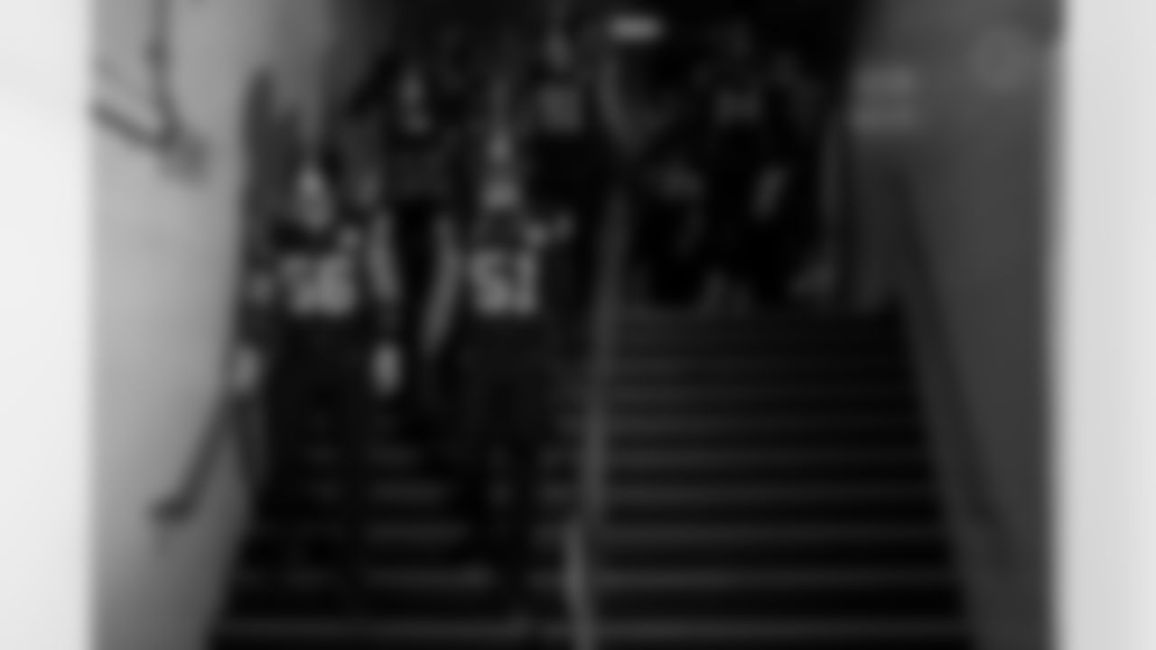 The Pittsburgh Steelers take the field for warmups prior to a regular season game against the Miami Dolphins, Monday, Dec. 15, 2025 in Pittsburgh, PA. The Steelers defeated the Dolphins 28-15. (Alysa Rubin / Pittsburgh Steelers)