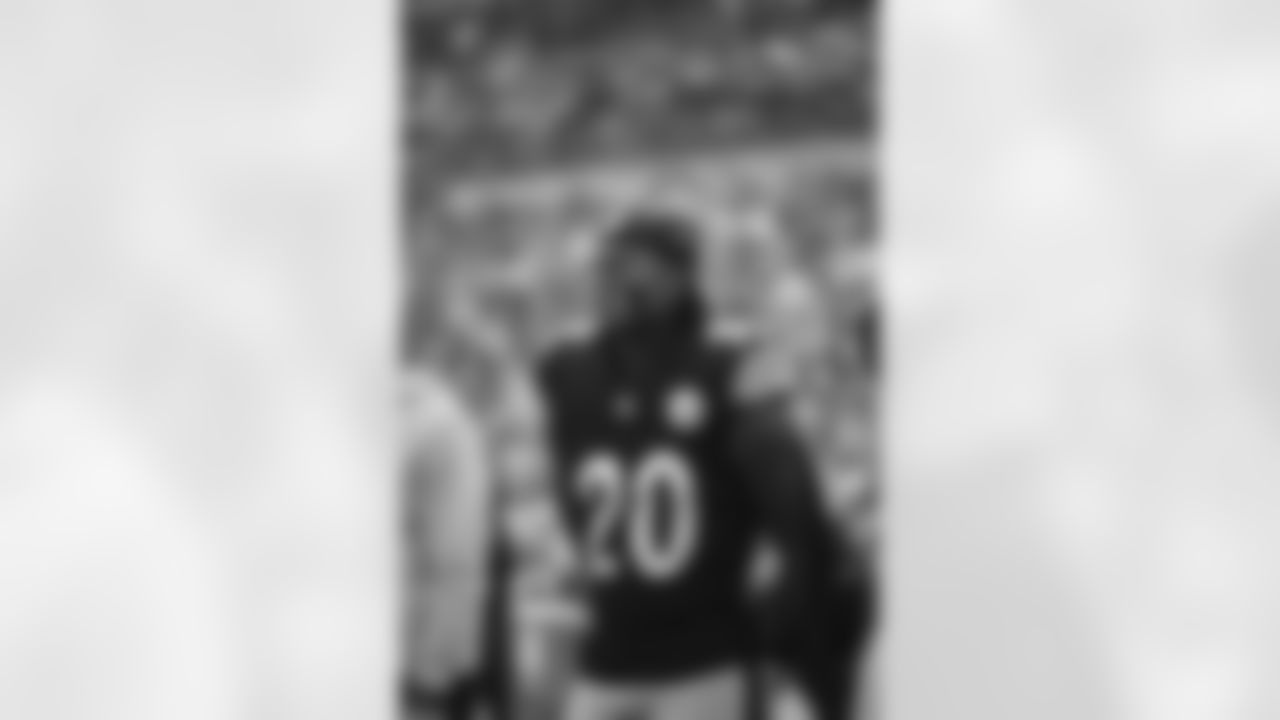 Pittsburgh Steelers running back Kaleb Johnson (20) during a regular season game between the Pittsburgh Steelers and the Indianapolis Colts, Sunday, Nov. 2, 2025 in Pittsburgh, PA. (Taylor Ollason / Pittsburgh Steelers)