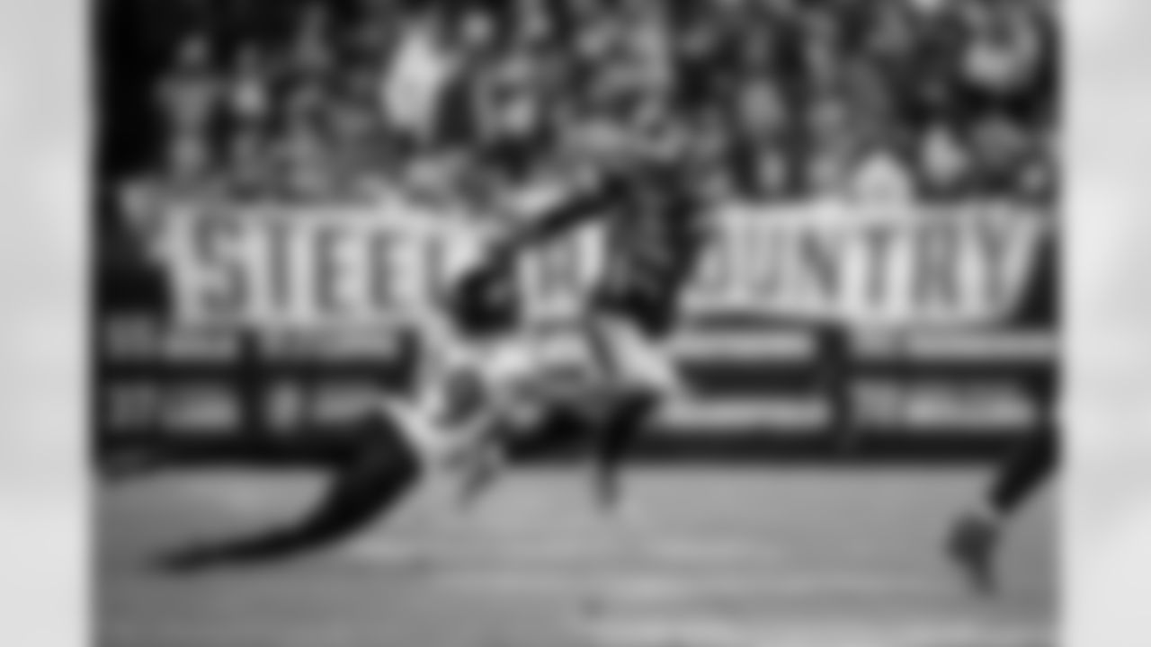 Pittsburgh Steelers running back Kenneth Gainwell (14) during a regular season game between the Pittsburgh Steelers and the Baltimore Ravens, Sunday, Jan. 4, 2026 in Pittsburgh, PA. The Steelers defeated the Ravens 26-24. (Karl Roser / Pittsburgh Steelers)