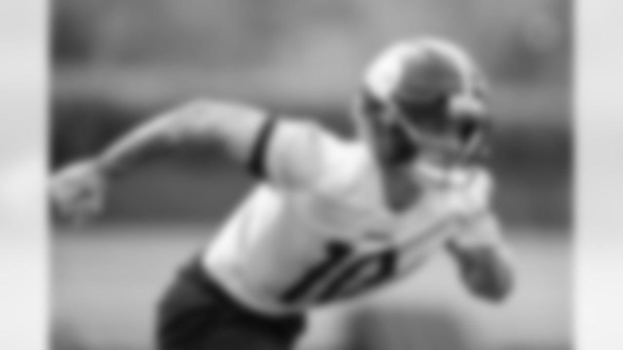 Pittsburgh Steelers wide receiver Roman Wilson (10) participates in the Organized Team Activities (OTAs), Tuesday May 27, 2025 at the UPMC Rooney Sports Complex. (Alysa Rubin / Pittsburgh Steelers)