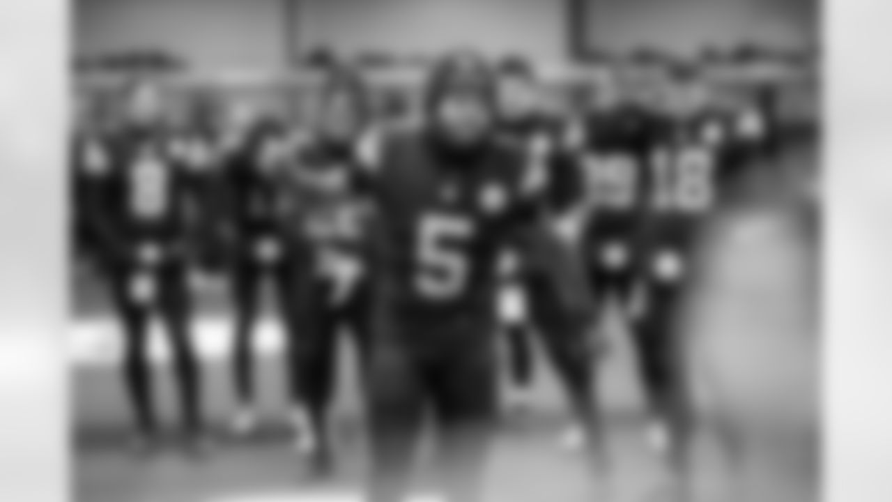 Pittsburgh Steelers cornerback Jalen Ramsey (5) gives a pregame speech prior to a regular season game between the Pittsburgh Steelers and the Miami Dolphins, Monday, Dec. 15, 2025 in Pittsburgh, PA. The Steelers defeated the Dolphins 28-15. (Karl Roser / Pittsburgh Steelers)