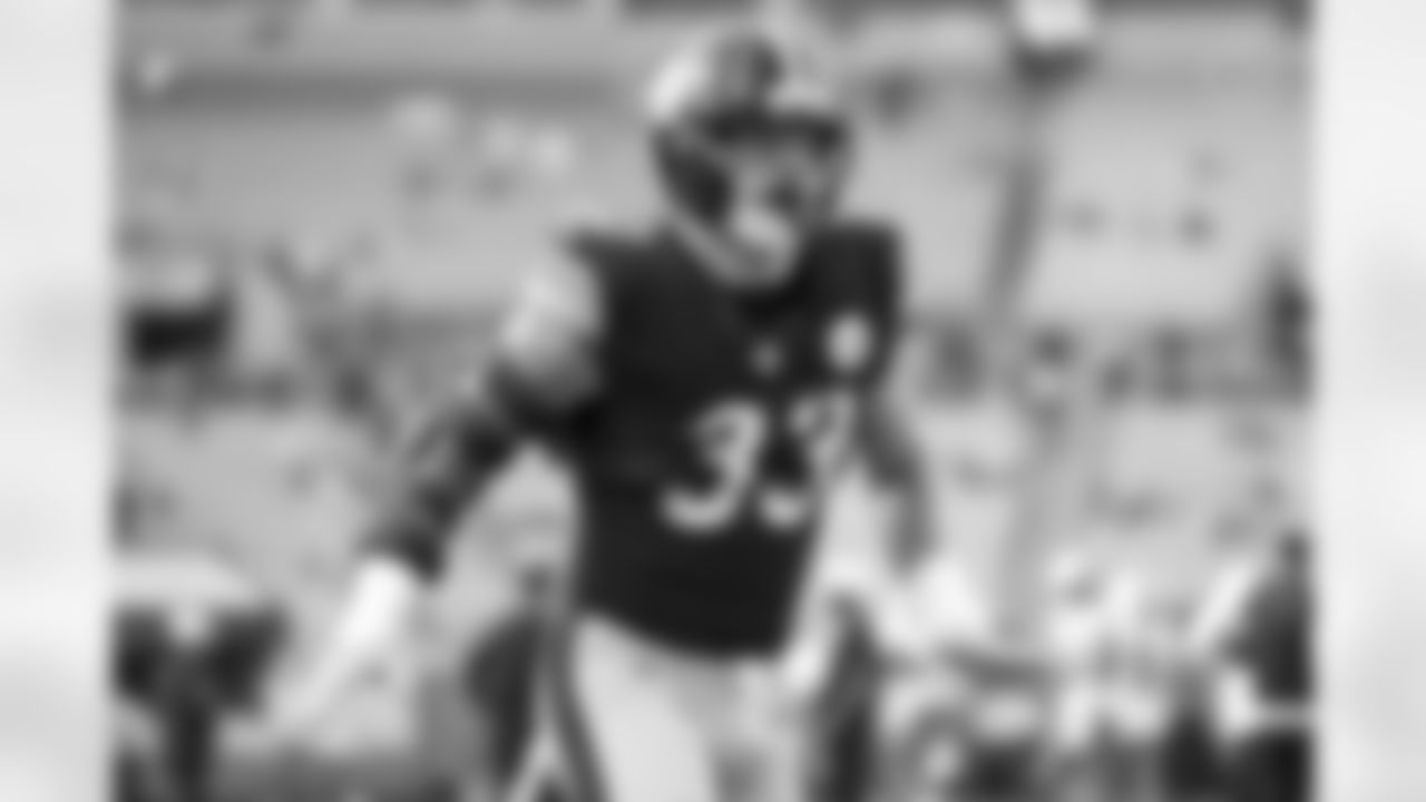 Pittsburgh Steelers linebacker Jack Sawyer (33) during a preseason game between the Pittsburgh Steelers and the Carolina Panthers, on Thursday August 21, 2025 in Charlotte, NC. (Karl Roser / Pittsburgh Steelers)