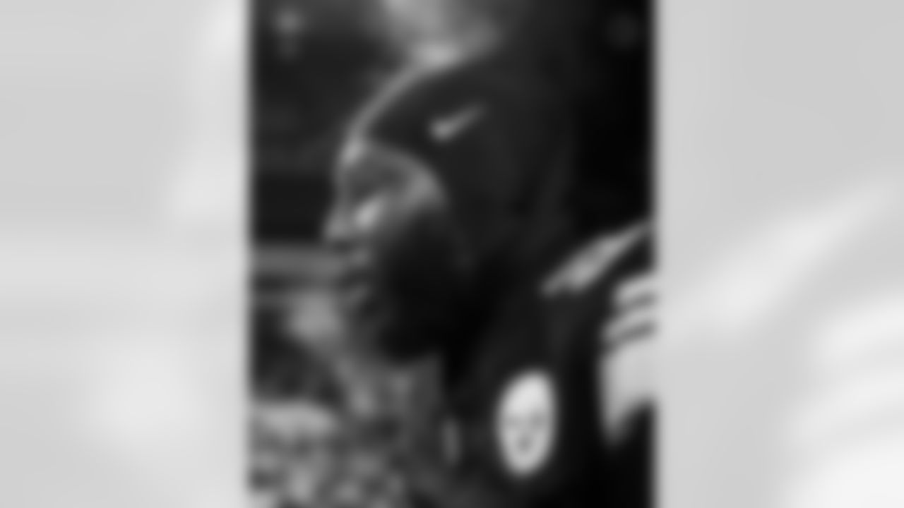 Pittsburgh Steelers defensive tackle Esezi Otomewo (93) prior to a regular season game against the Miami Dolphins, Monday, Dec. 15, 2025 in Pittsburgh, PA. The Steelers defeated the Dolphins 28-15. (Alysa Rubin / Pittsburgh Steelers)