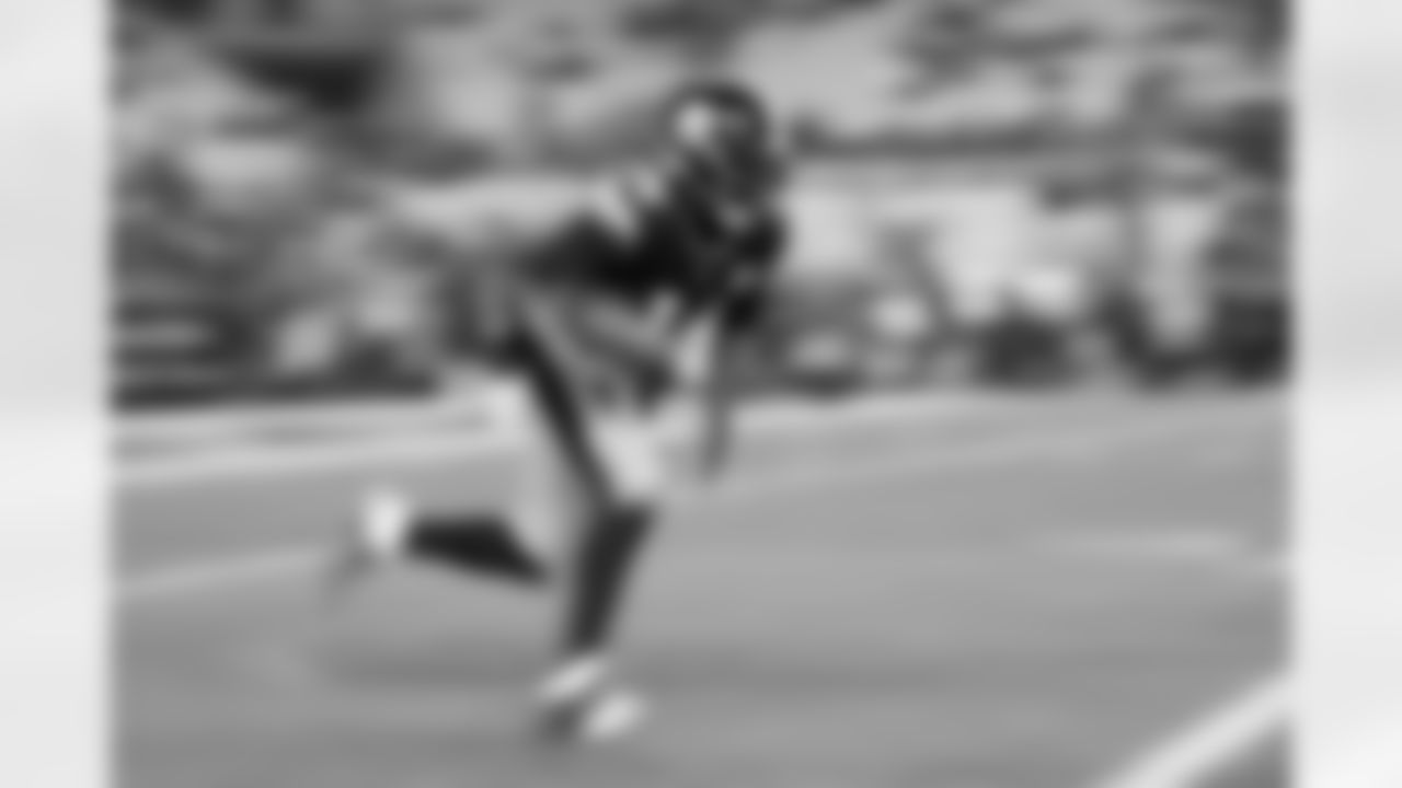 Pittsburgh Steelers running back Kenneth Gainwell (14) prior to a regular season game between the Pittsburgh Steelers and the Baltimore Ravens, Sunday, Jan. 4, 2026 in Pittsburgh, PA. The Steelers defeated the Ravens 26-24. (Karl Roser / Pittsburgh Steelers)