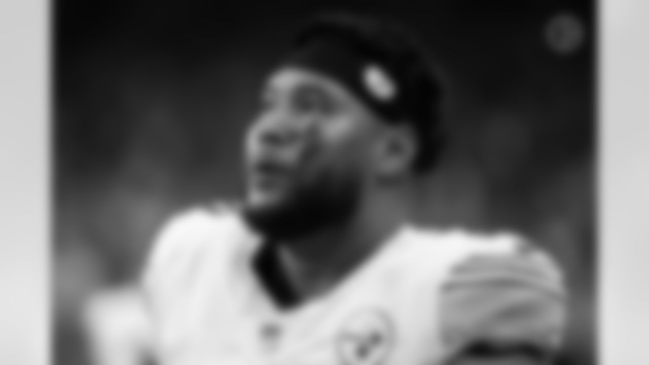 Pittsburgh Steelers offensive tackle Troy Fautanu (76) during a regular season game between the Pittsburgh Steelers and the Detroit Lions, Sunday, Dec. 21, 2025 in Detroit, MI. (Jared Wickerham / Pittsburgh Steelers)