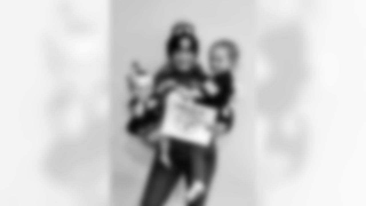 SNUTraditions_HereWeGoSigns_Jan142024147AM_Doman_Jenny_97494590_IMG_2336.jpeg_97494590_IMG_2336