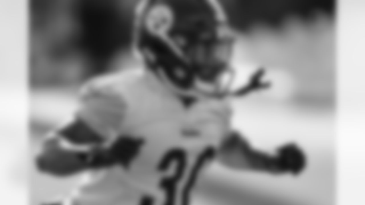 Pittsburgh Steelers running back Jaylen Warren (30) during practice at the UPMC Rooney Sports Complex preparing for a Week 16 matchup against the Detroit Lions, Thursday, Dec. 18, 2025 in Pittsburgh, PA. (Karl Roser / Pittsburgh Steelers)