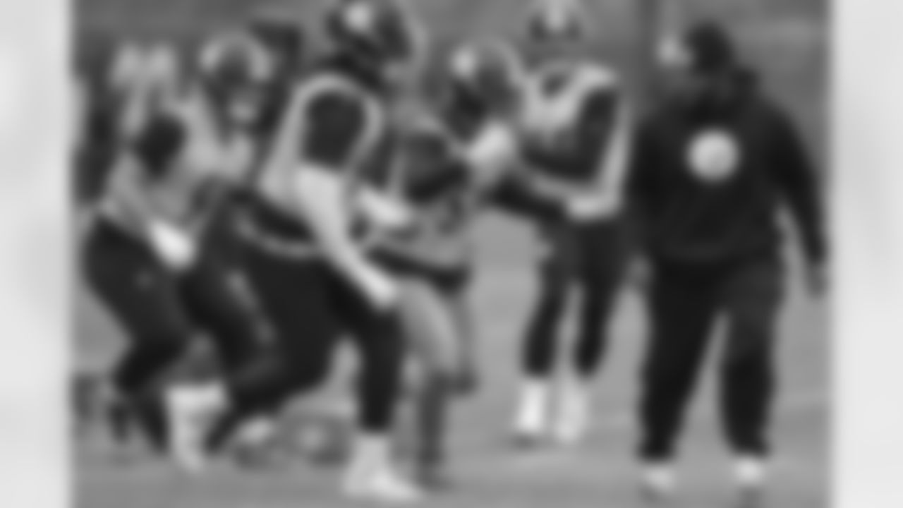 Pittsburgh Steelers linebacker Nick Herbig (51) during practice at the UPMC Rooney Sports Complex preparing for a Week 12 matchup against the Chicago Bears, Thursday, Nov. 20, 2025 in Pittsburgh, PA. (Karl Roser / Pittsburgh Steelers)