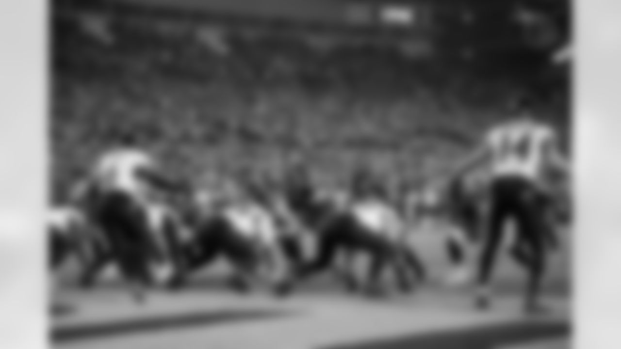 Pittsburgh Steelers quarterback Aaron Rodgers (8) during a regular season game between the Pittsburgh Steelers and the Baltimore Ravens, Sunday, Jan. 4, 2026 in Pittsburgh, PA. The Steelers defeated the Ravens 26-24. (Karl Roser / Pittsburgh Steelers)