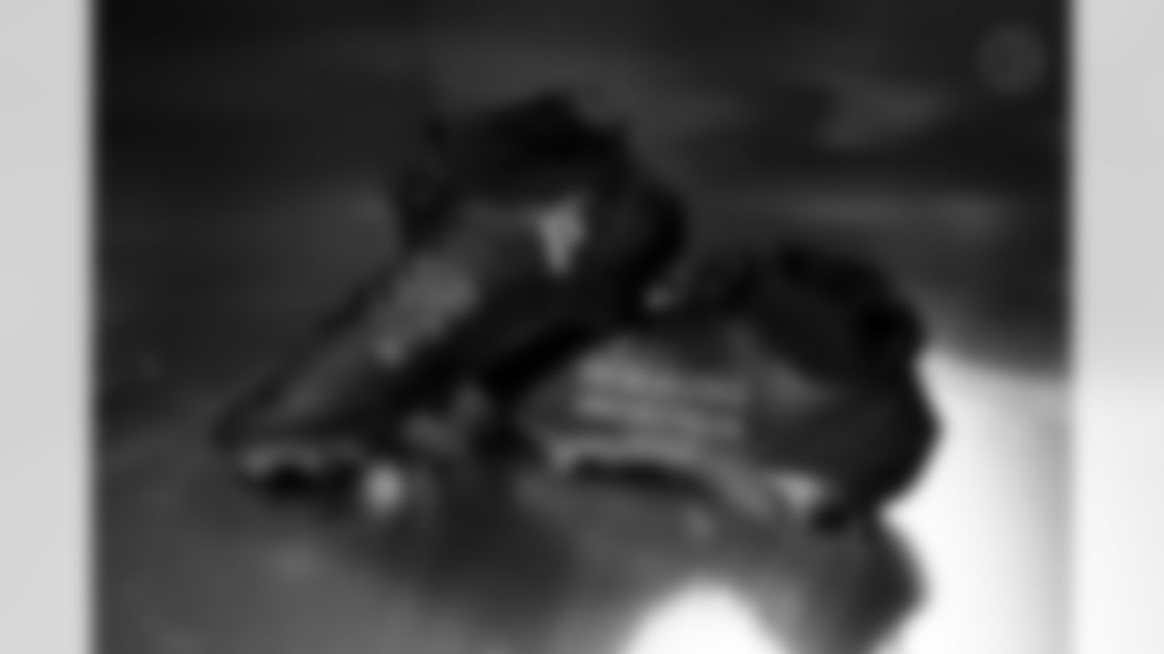 Pittsburgh Steelers running back Lew Nichols (35) will showcase his custom cleats supporting sickle cell awareness during Week 13. (Alysa Rubin / Pittsburgh Steelers)