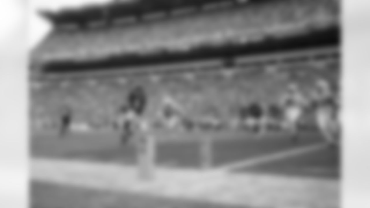 Pittsburgh Steelers quarterback Aaron Rodgers (8) during a regular season game between the Pittsburgh Steelers and the Indianapolis Colts, Sunday, Nov. 2, 2025 in Pittsburgh, PA. The Steelers defeated the Colts 27-20. (Taylor Ollason / Pittsburgh Steelers)