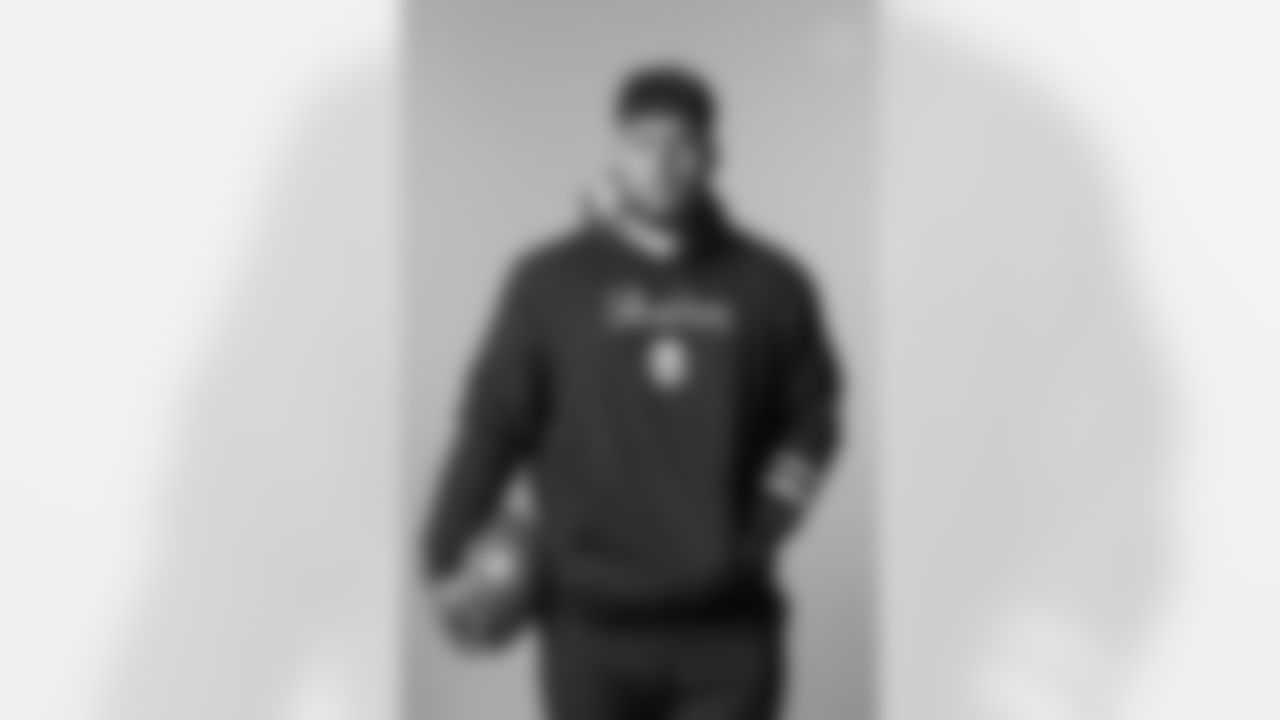 Pittsburgh Steelers first-round pick Pittsburgh Steelers offensive tackle Troy Fautanu (76) poses for a photo following the NFL Draft, Friday, April 26, 2024 in Pittsburgh, PA. (Karl Roser / Pittsburgh Steelers)