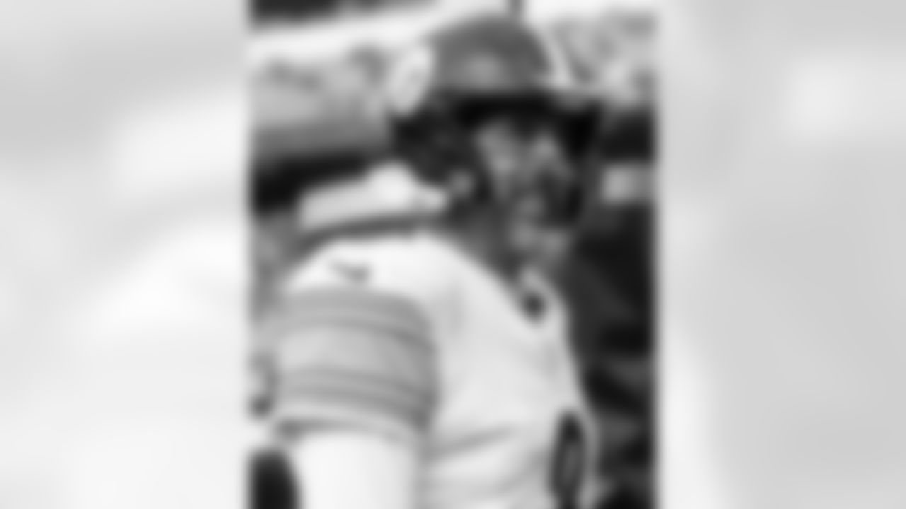 Pittsburgh Steelers quarterback Aaron Rodgers (8) prior to a regular season game between the Pittsburgh Steelers and the Baltimore Ravens, Sunday, Dec. 7, 2025 in Baltimore, MD. The Steelers defeated the Ravens 27-22. (Alysa Rubin / Pittsburgh Steelers)