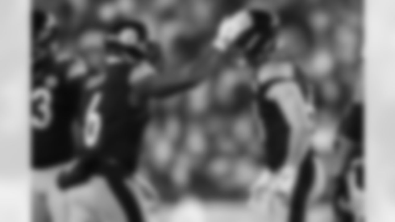 Pittsburgh Steelers linebacker Patrick Queen (6) and linebacker Payton Wilson (41) during a regular season game between the Pittsburgh Steelers and the Baltimore Ravens, Sunday, Jan. 4, 2026 in Pittsburgh, PA.  (Alysa Rubin / Pittsburgh Steelers)