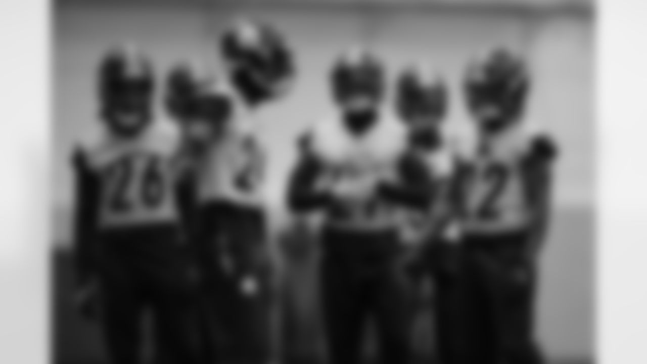 Pittsburgh Steelers cornerback Brandin Echols (26), Pittsburgh Steelers cornerback Joey Porter Jr. (24), Pittsburgh Steelers defensive back Daequan Hardy (31), Pittsburgh Steelers defensive back Chuck Clark (21), Pittsburgh Steelers defensive back Daryl Porter (39) and Pittsburgh Steelers cornerback Asante Samuel Jr. (22) during practice at the UPMC Rooney Sports Complex preparing for a Week 16 matchup against the Detroit Lions, Friday, Dec. 19, 2025 in Pittsburgh, PA. (Alysa Rubin / Pittsburgh Steelers)