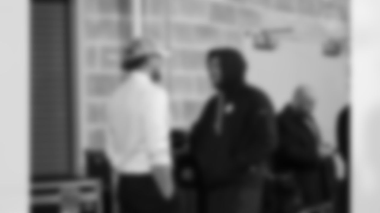 J.J. Watt and Pittsburgh Steelers linebacker T.J. Watt (90) during a regular season game between the Pittsburgh Steelers and the Chicago Bears, Sunday, Nov. 23, 2025 in Chicago, IL. (Alysa Rubin / Pittsburgh Steelers)