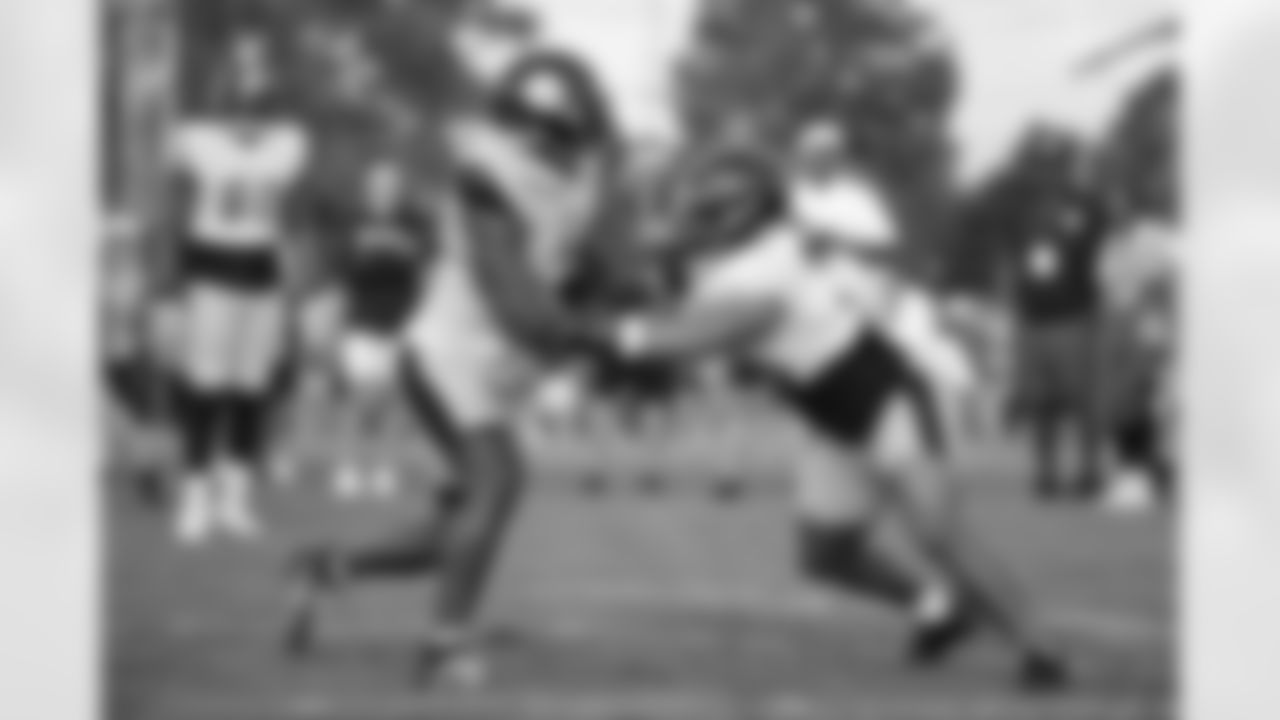 Pittsburgh Steelers linebacker Patrick Queen (6) and Pittsburgh Steelers running back Jaylen Warren (30) train at Latrobe Memorial Stadium during the 2025 Steelers Training Camp on Friday August 1, 2025 in Latrobe, PA. (Karl Roser / Pittsburgh Steelers)