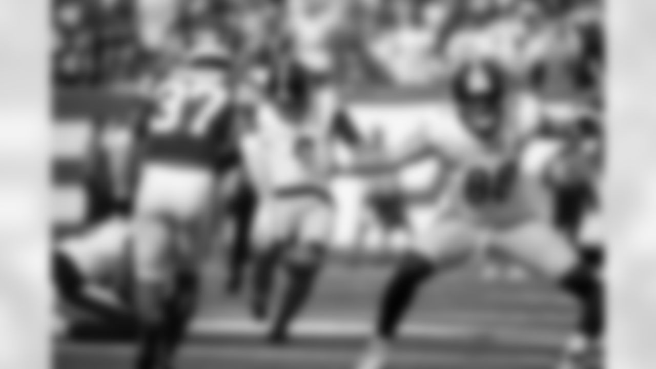 Pittsburgh Steelers kicker Chris Boswell (9) kicks a 60-yard field goal to take the lead over the Jets during a regular season game between the Pittsburgh Steelers and the New York Jets, Sunday, Sept. 7, 2025 in East Rutherford, NJ. The Steelers defeated the Jets 34-32. (Karl Roser / Pittsburgh Steelers)