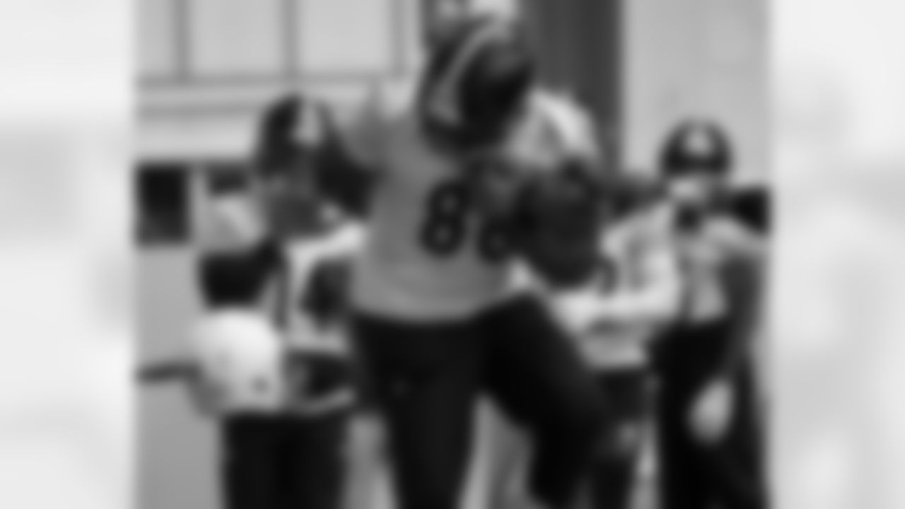 Pittsburgh Steelers tight end Darnell Washington (80) during practice at the UPMC Rooney Sports Complex preparing for a Week 14 matchup against the Baltimore Ravens, Thursday, Dec. 4, 2025 in Pittsburgh, PA. (Alysa Rubin / Pittsburgh Steelers)