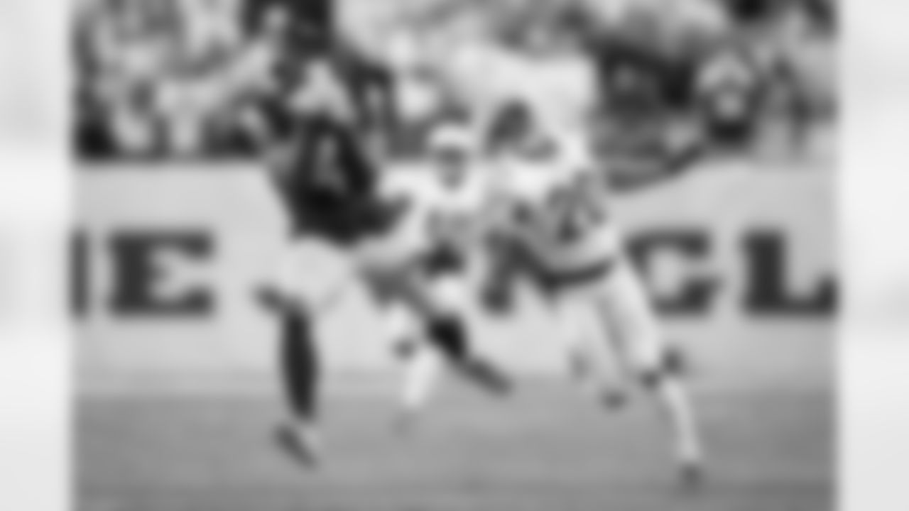 Pittsburgh Steelers wide receiver DK Metcalf (4) catches a pass during a regular season game against the Cincinnati Bengals, Thursday, Oct. 16, 2025 in Cincinnati, OH. The Bengals beat the Steelers 33-31. (Alysa Rubin / Pittsburgh Steelers)