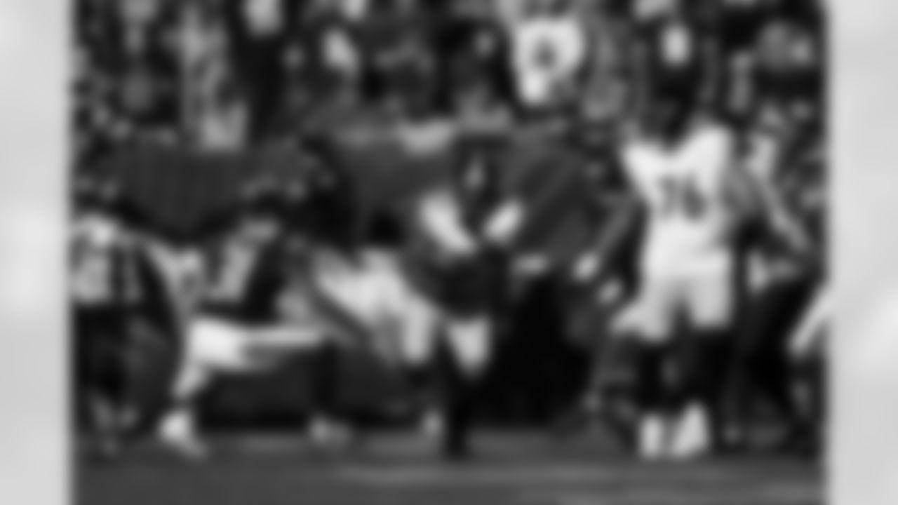 Pittsburgh Steelers running back Jaylen Warren (30) during a regular season game between the Pittsburgh Steelers and the Chicago Bears, Sunday, Nov. 23, 2025 in Chicago, IL. (Alysa Rubin / Pittsburgh Steelers)