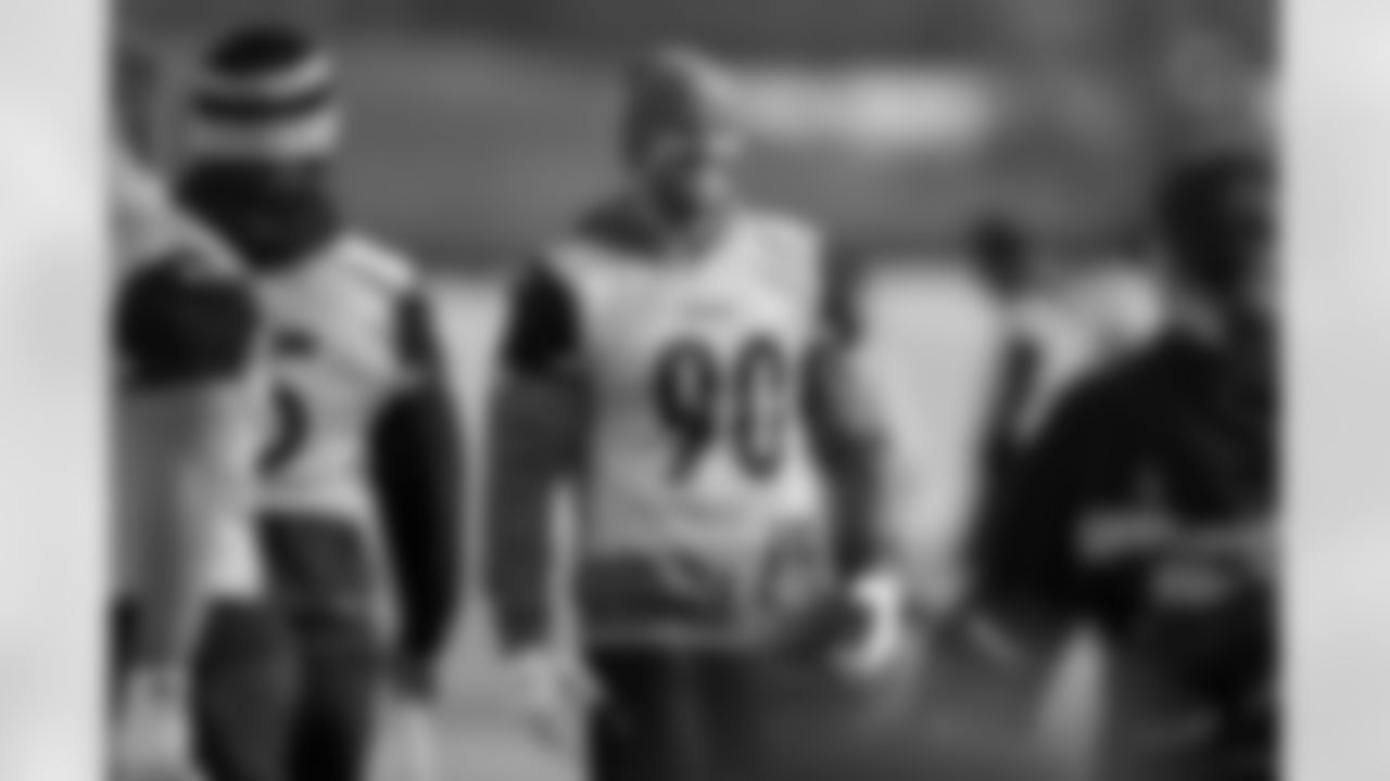 Pittsburgh Steelers linebacker T.J. Watt (90) during practice at the UPMC Rooney Sports Complex preparing for a Week 17 matchup against the Cleveland Browns, Wednesday, Dec. 24, 2025 in Pittsburgh, PA. (Karl Roser / Pittsburgh Steelers)