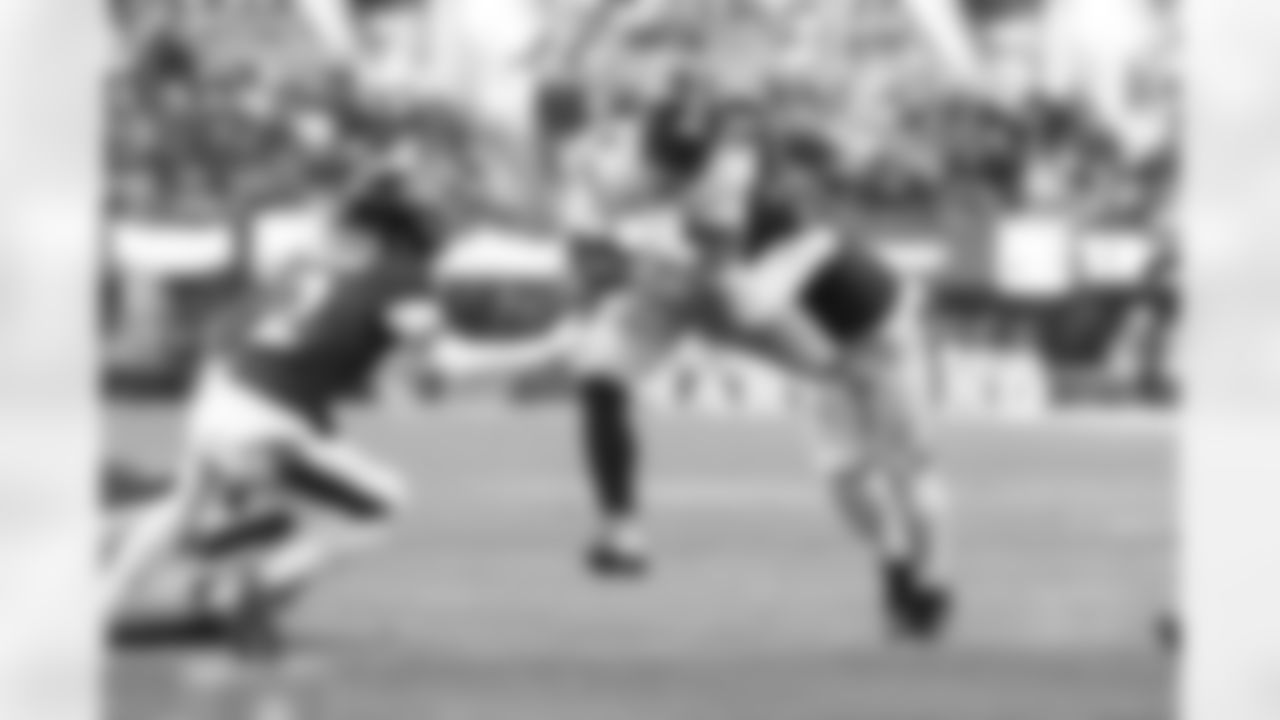 Pittsburgh Steelers running back Kenneth Gainwell (14) during a regular season game between the Pittsburgh Steelers and the Baltimore Ravens, Sunday, Dec. 7, 2025 in Baltimore, MD. (Jared Wickerham / Pittsburgh Steelers)