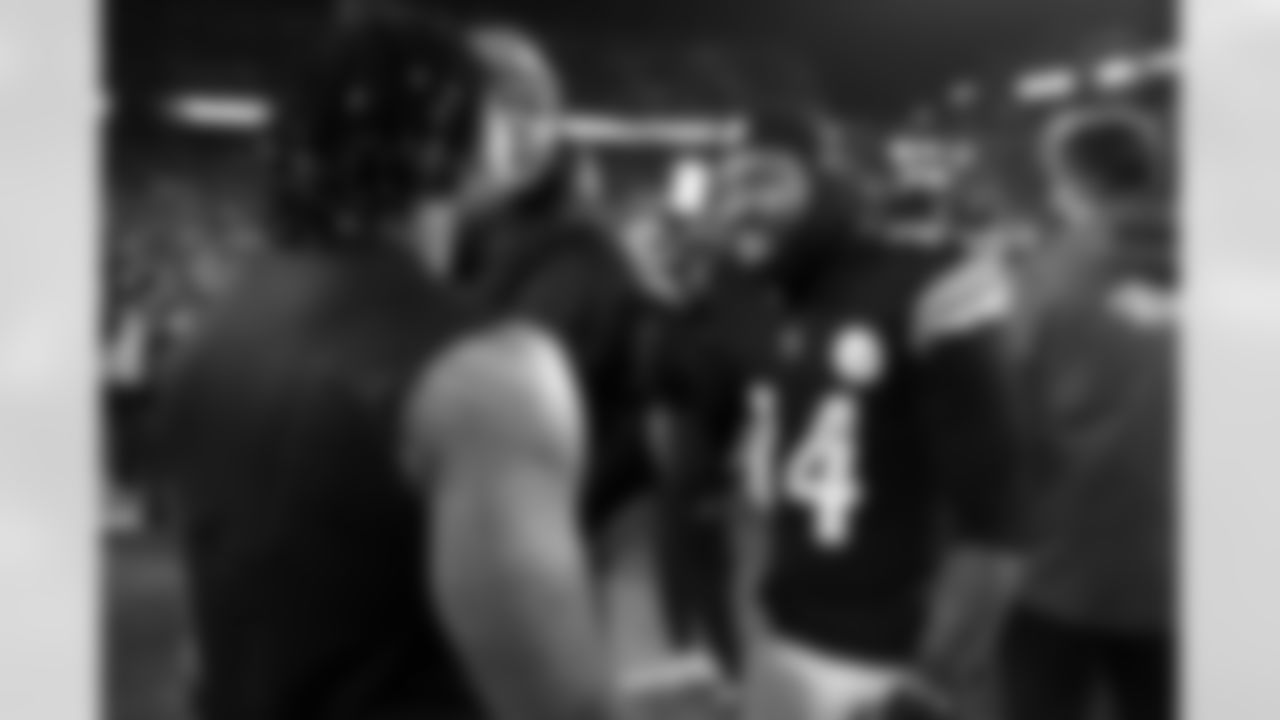 Pittsburgh Steelers running back Kenneth Gainwell (14) during a regular season game between the Pittsburgh Steelers and the Baltimore Ravens, Sunday, Jan. 4, 2026 in Pittsburgh, PA. (Jared Wickerham / Pittsburgh Steelers)