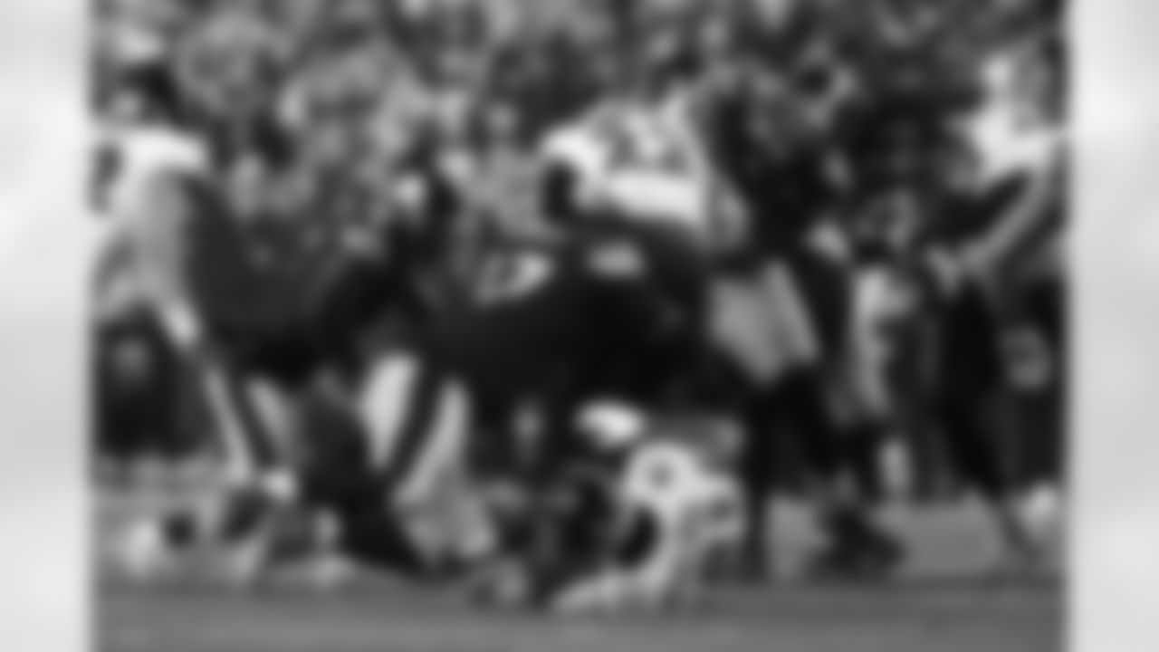 Pittsburgh Steelers linebacker Patrick Queen (6), Pittsburgh Steelers defensive tackle Cameron Heyward (97) and Pittsburgh Steelers defensive end Yahya Black (94) during a regular season game between the Pittsburgh Steelers and the Baltimore Ravens, Sunday, Jan. 4, 2026 in Pittsburgh, PA.  (Jared Wickerham / Pittsburgh Steelers)