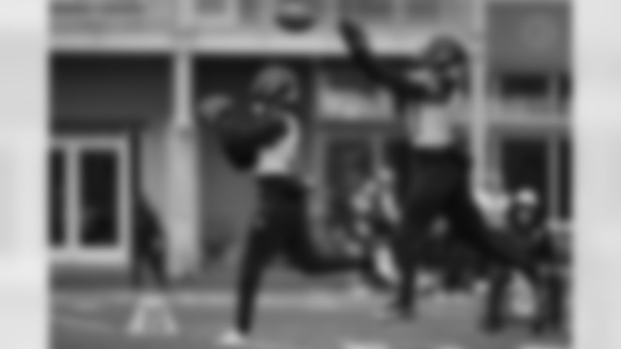 Pittsburgh Steelers cornerback Joey Porter Jr. (24) and Pittsburgh Steelers defensive back Chuck Clark (21) during practice at the UPMC Rooney Sports Complex preparing for a Week 11 matchup against the Cincinnati Bengals, Wednesday, Nov. 12, 2025 in Pittsburgh, PA. (Alysa Rubin / Pittsburgh Steelers)