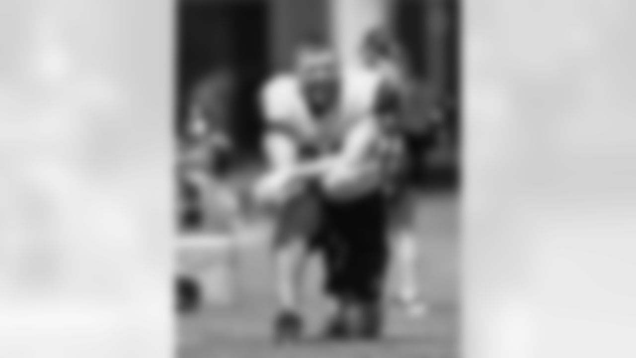 Pittsburgh Steelers linebacker T.J. Watt (90) during practice at the UPMC Rooney Sports Complex preparing for a preseason matchup against the Carolina Panthers, Tuesday, Aug. 19, 2025 in Pittsburgh, PA. (Alysa Rubin / Pittsburgh Steelers)