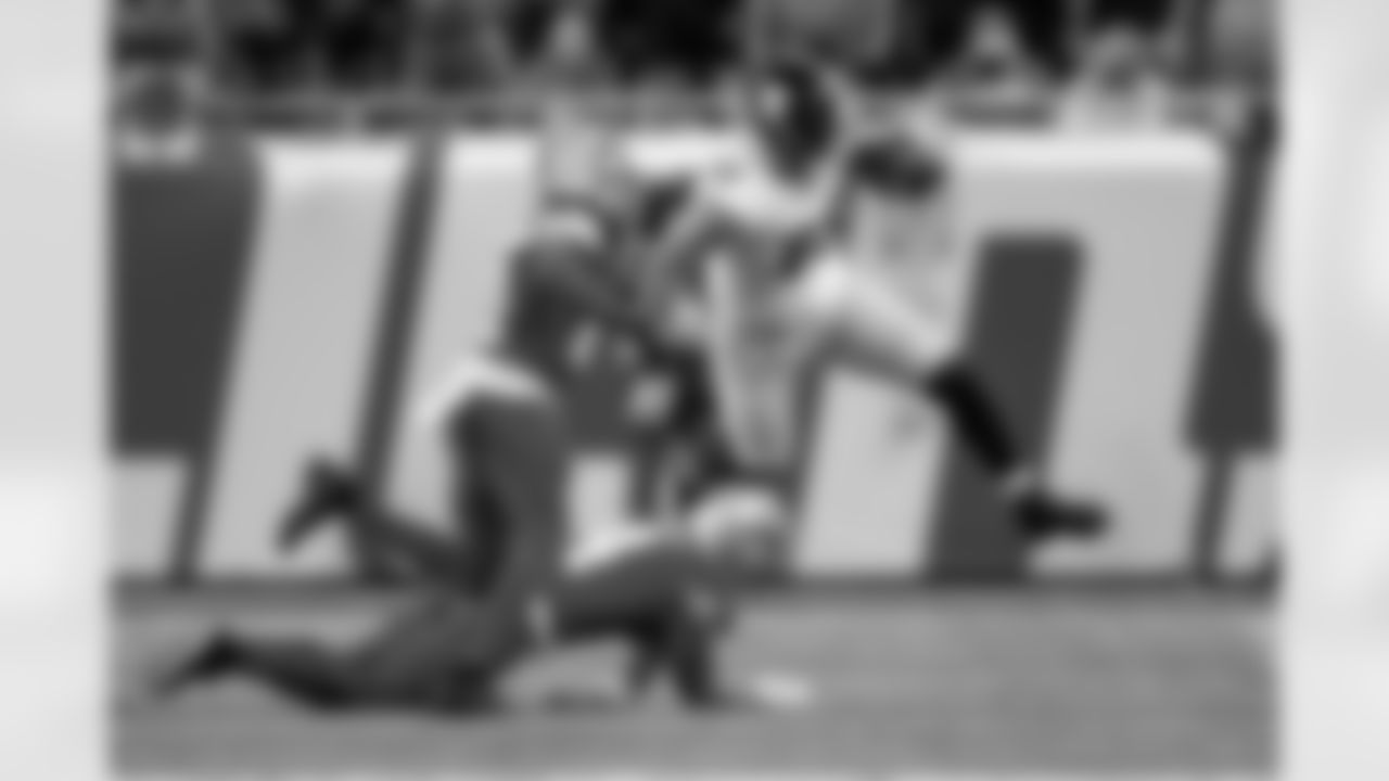 Pittsburgh Steelers tight end Pat Freiermuth (88) runs the ball during a regular season game between the Pittsburgh Steelers and the Detroit Lions, Sunday, Dec. 21, 2025 in Detroit, MI. The Steelers defeated the Lions 29-24. (Karl Roser / Pittsburgh Steelers)