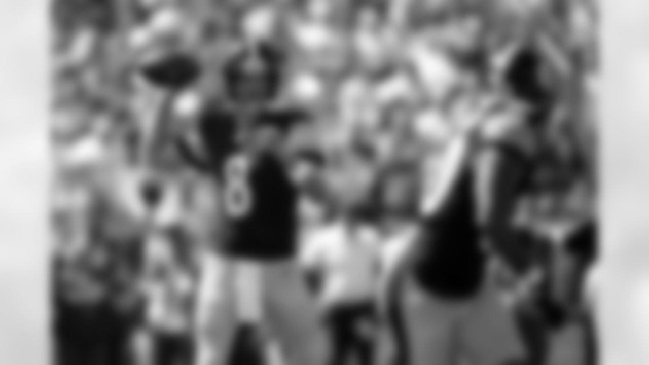 Pittsburgh Steelers quarterback Aaron Rodgers (8) throws the ball during a regular season game between the Pittsburgh Steelers and the Seattle Seahawks, Sunday, Sept. 14, 2025 in Pittsburgh, PA. The Seahawks beat the Steelers 31-17. (Karl Roser / Pittsburgh Steelers)