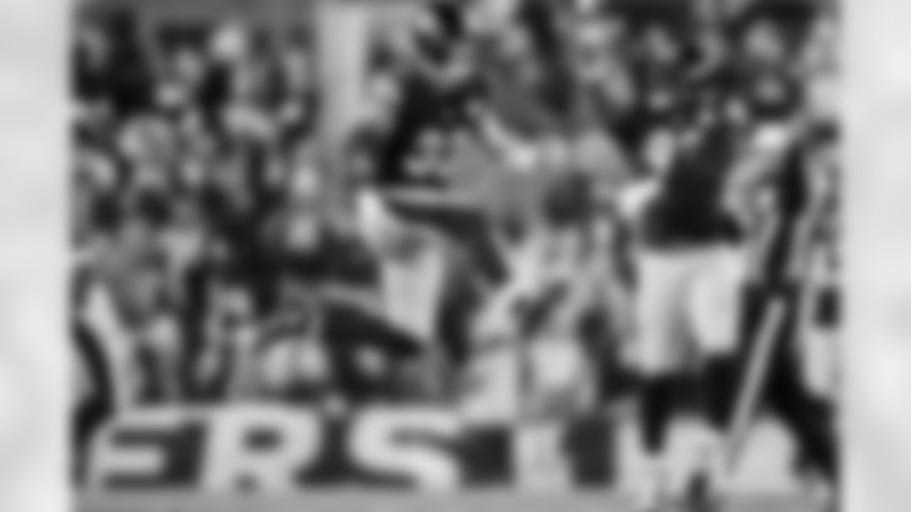 Pittsburgh Steelers linebacker Jack Sawyer (33) during a postseason Wild Card game between the Pittsburgh Steelers and the Houston Texans, Monday, Jan. 12, 2026 in Pittsburgh, PA. (Alysa Rubin / Pittsburgh Steelers)