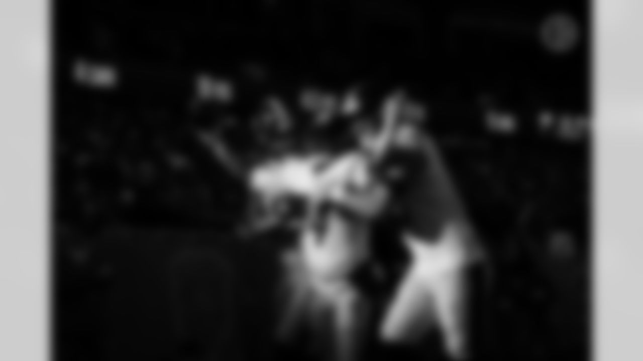 Pittsburgh Steelers running back Kenneth Gainwell (14) during a regular season game between the Pittsburgh Steelers and the Chicago Bears, Sunday, Nov. 23, 2025 in Chicago, IL. (Alysa Rubin / Pittsburgh Steelers)