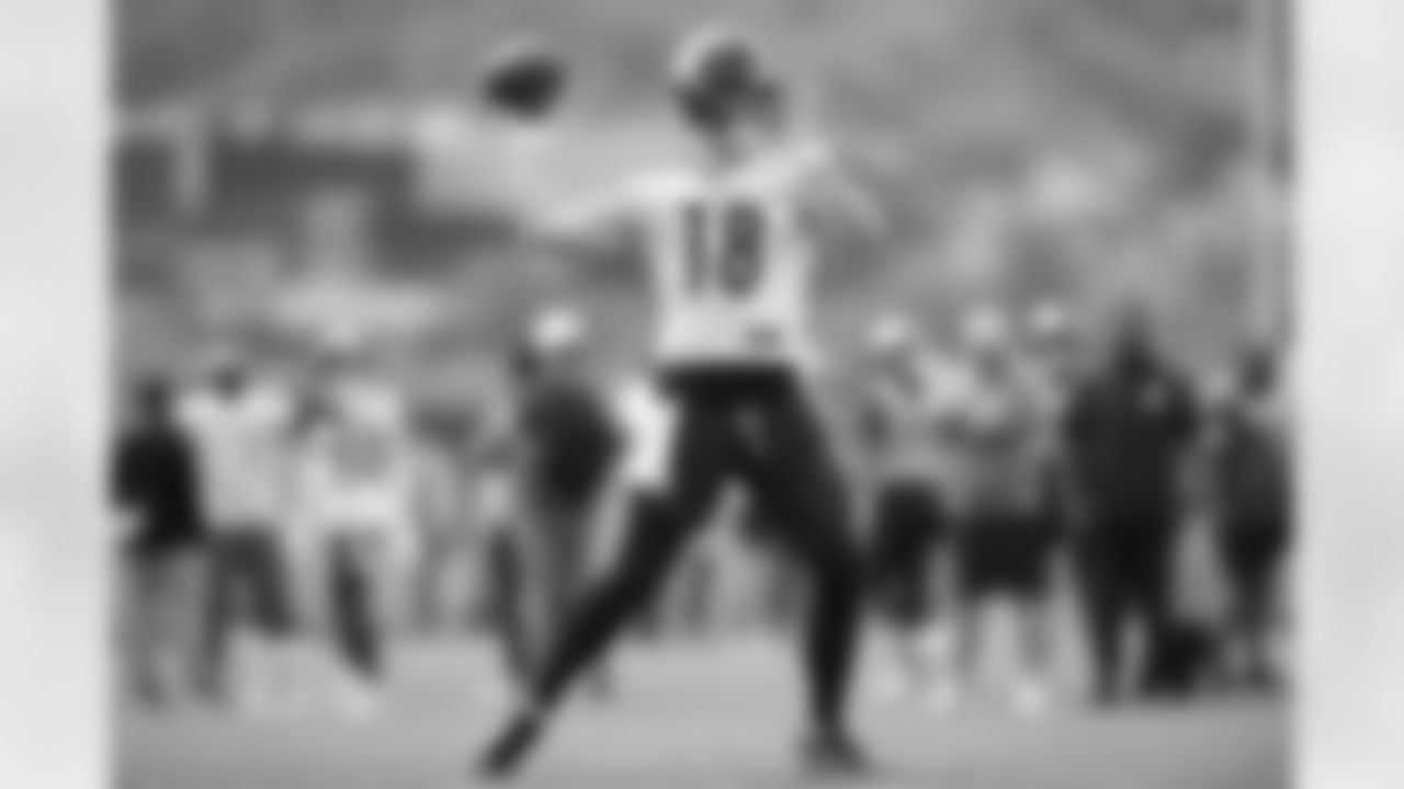 Pittsburgh Steelers quarterback Will Howard (18) participates in the Organized Team Activities (OTAs), Tuesday May 27, 2025 at the UPMC Rooney Sports Complex. (Alysa Rubin / Pittsburgh Steelers)