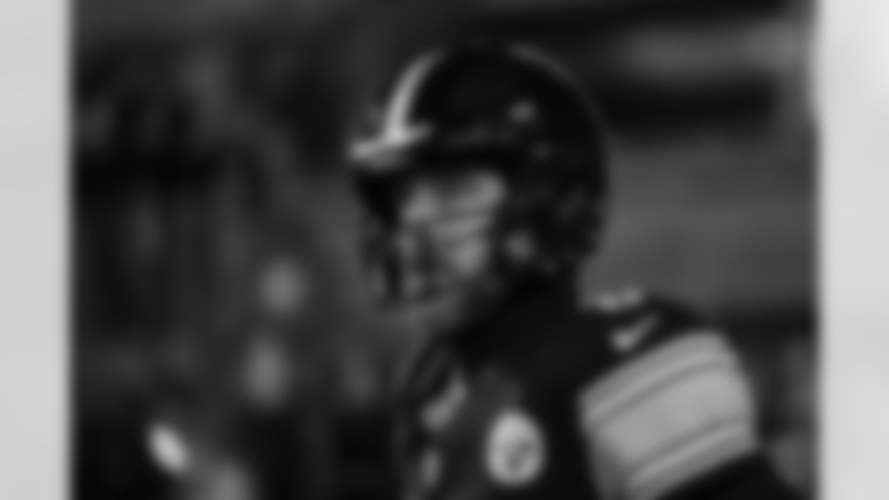 Pittsburgh Steelers quarterback Aaron Rodgers (8) during a regular season game between the Pittsburgh Steelers and the Baltimore Ravens, Sunday, Jan. 4, 2026 in Pittsburgh, PA. (Taylor Ollason / Pittsburgh Steelers)