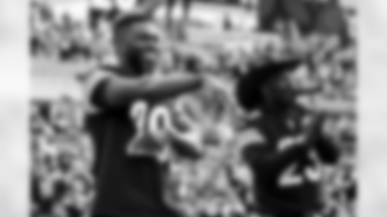 The Pittsburgh Steelers celebrated the 20th anniversary of Super Bowl XL during halftime of a regular season game between the Pittsburgh Steelers and the Indianapolis Colts, Sunday, Nov. 2, 2025 in Pittsburgh, PA. (Karl Roser / Pittsburgh Steelers)