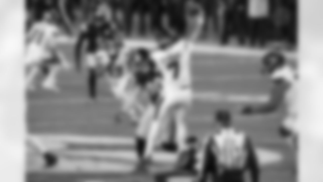 Pittsburgh Steelers linebacker T.J. Watt (90) pressures Houston Texans quarterback CJ Stroud (7) during a postseason Wild Card game, Monday, Jan. 12, 2026 in Pittsburgh, PA. The Texans beat the Steelers 30-6. (Harrison Barden / Pittsburgh Steelers)