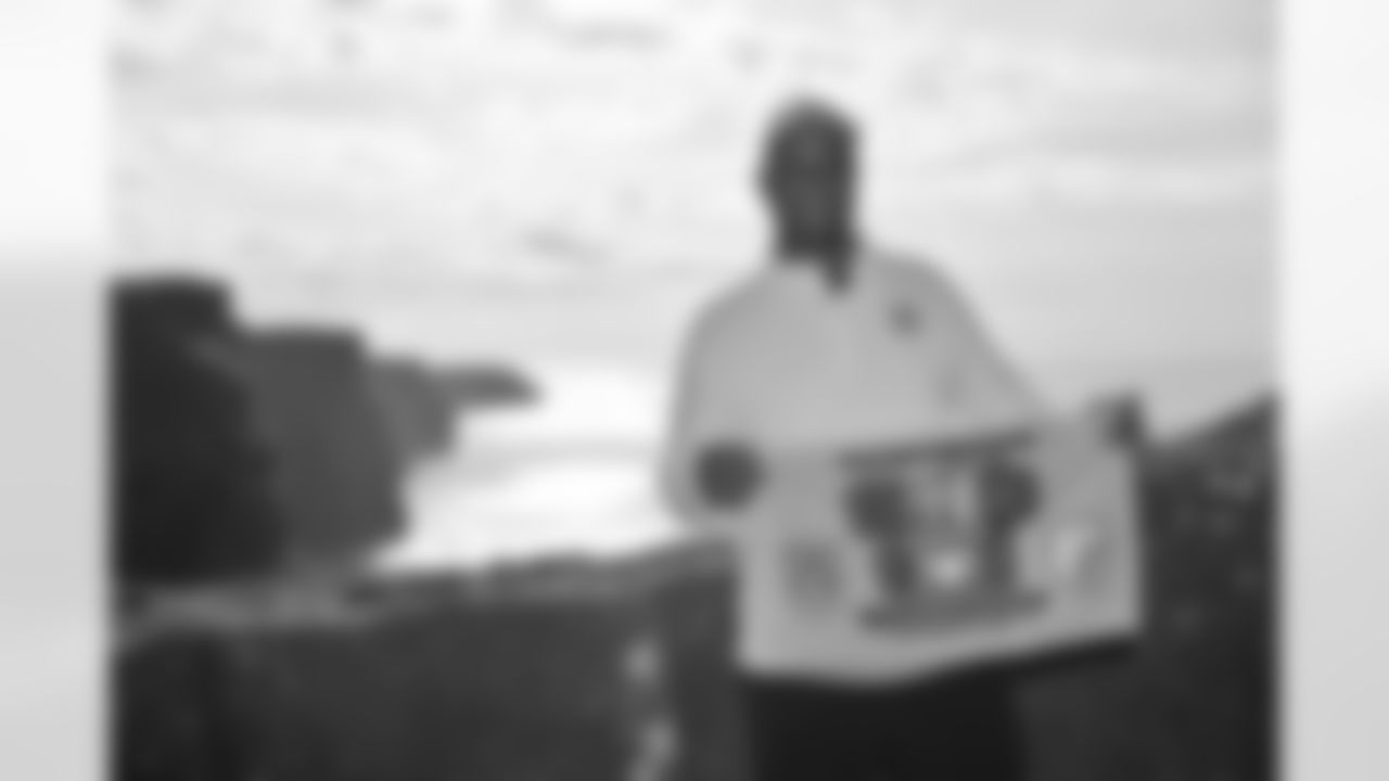 Pittsburgh Steelers legend Max Starks gives out Terrible Towels to locals at the Cliffs of Moher on Tuesday, Sept. 23, 2025 in County Clare, Ireland. (Brendan Moran / Pittsburgh Steelers)