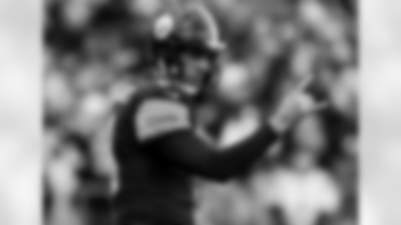 Pittsburgh Steelers quarterback Aaron Rodgers (8) during a regular season game between the Pittsburgh Steelers and the Cincinnati Bengals, Sunday, Nov. 16, 2025 in Pittsburgh, PA. (Alysa Rubin / Pittsburgh Steelers)