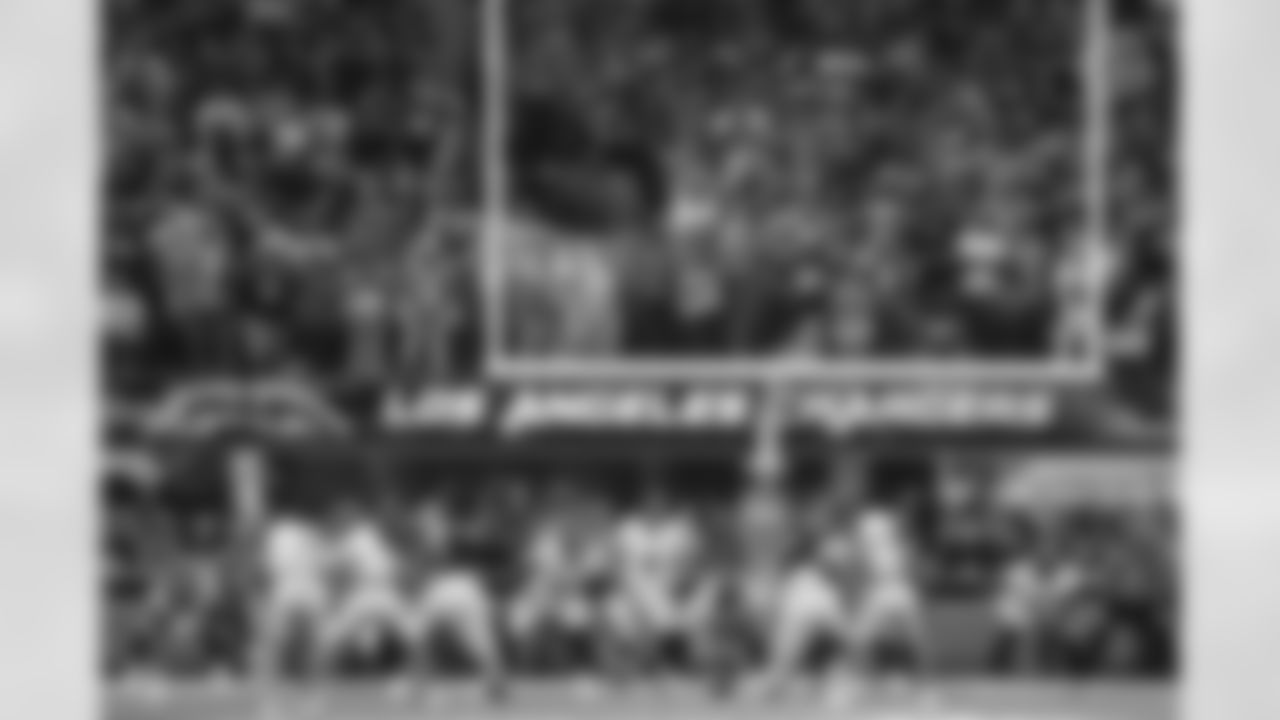 Pittsburgh Steelers quarterback Aaron Rodgers (8) Pittsburgh Steelers guard Mason McCormick (66) Pittsburgh Steelers center Zach Frazier (54) Pittsburgh Steelers tight end Darnell Washington (80) Pittsburgh Steelers offensive tackle Broderick Jones (77) Pittsburgh Steelers running back Kaleb Johnson (20) during a regular season game between the Pittsburgh Steelers and the Los Angeles Chargers, Sunday, Nov. 9, 2025 in Inglewood, CA. (Nick Smith / Pittsburgh Steelers)