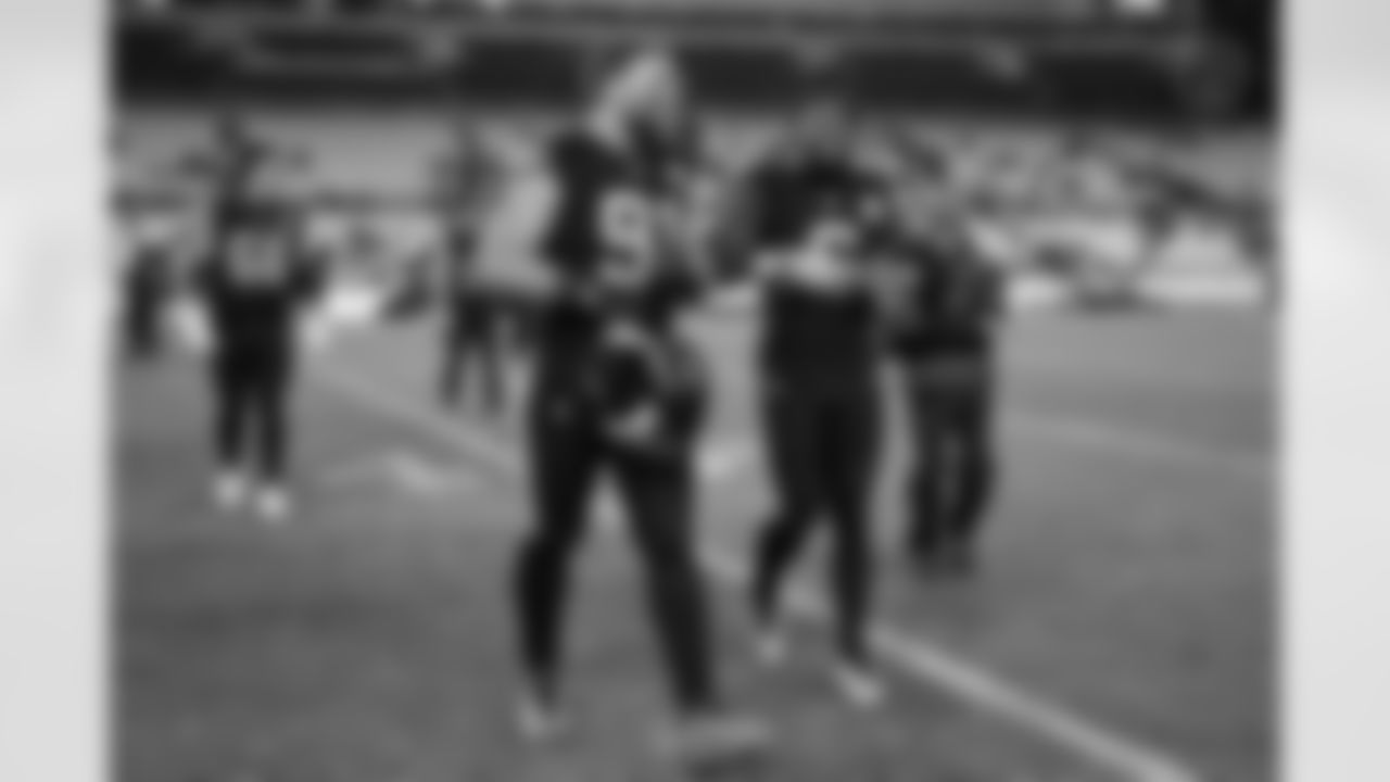 Pittsburgh Steelers defensive end Logan Lee (91) and linebacker Patrick Queen (6) during a regular season game between the Pittsburgh Steelers and the Miami Dolphins, Monday, Dec. 15, 2025 in Pittsburgh, PA. (Alysa Rubin / Pittsburgh Steelers)